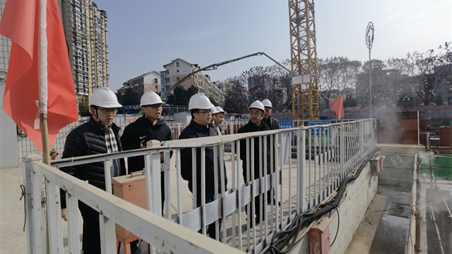 圖二：集團黨委委員、副總經理倪丹督導嘉來建工安全工作